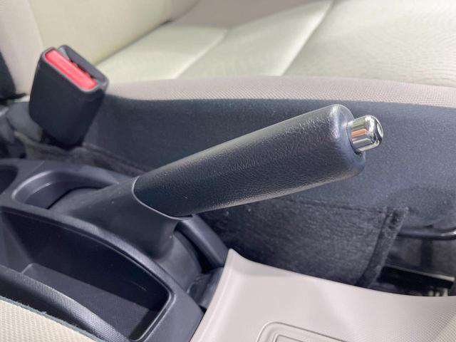 アクア S 禁煙車 SDナビ ETC 寒冷地仕様 オートエアコン スマートキー CD再生 オートライト 盗難防止システム 電動格納ミラー プライバシーガラス 横滑り防止(34枚目)