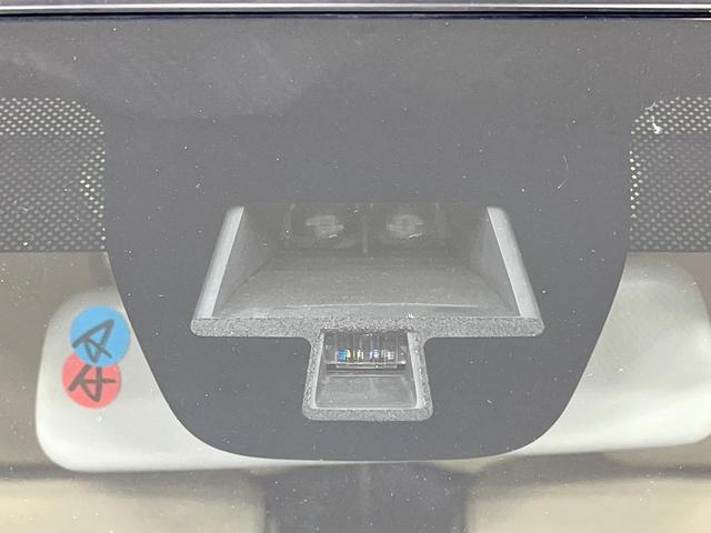 アルトラパン モード　禁煙車　４ＷＤ　純正ナビ　全周囲カメラ　衝突軽減装置　前席シートヒーター　ＨＩＤヘッド　オートエアコン　Ｂｌｕｅｔｏｏｔｈ　オートライト　純正革巻きステアリング　アイドリングストップ（5枚目）