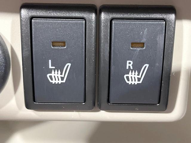 アルトラパン モード　禁煙車　４ＷＤ　純正ナビ　全周囲カメラ　衝突軽減装置　前席シートヒーター　ＨＩＤヘッド　オートエアコン　Ｂｌｕｅｔｏｏｔｈ　オートライト　純正革巻きステアリング　アイドリングストップ（6枚目）