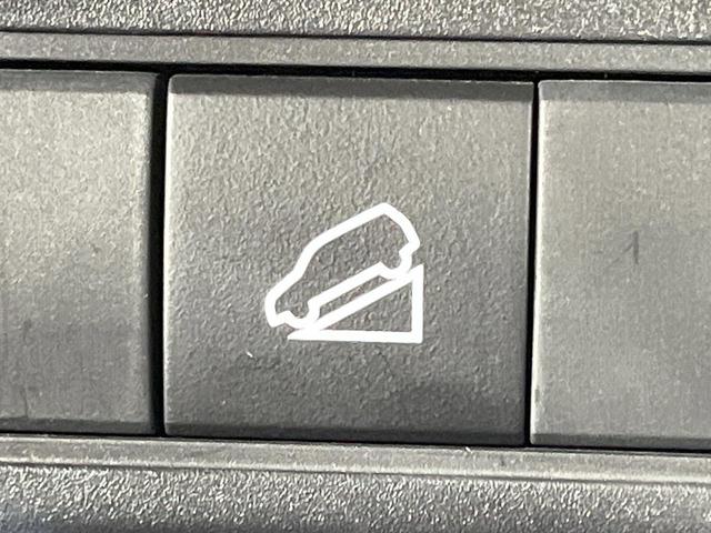 ヤリスクロス X 禁煙車 4WD 純正8型ディスプレイオーディオ バックカメラ 寒冷地仕様 衝突軽減装置 レーダークルーズ コーナーセンサー ETC オートハイビーム オートライト Bluetooth スマートキー(30枚目)