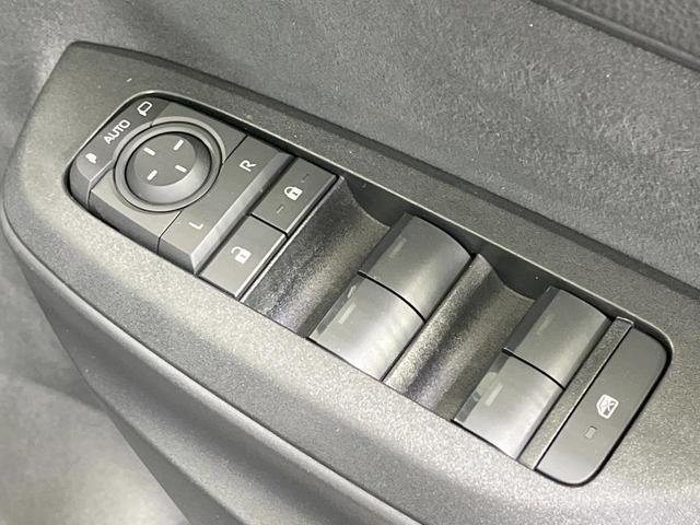 ヤリスクロス X 禁煙車 4WD 純正8型ディスプレイオーディオ バックカメラ 寒冷地仕様 衝突軽減装置 レーダークルーズ コーナーセンサー ETC オートハイビーム オートライト Bluetooth スマートキー(45枚目)