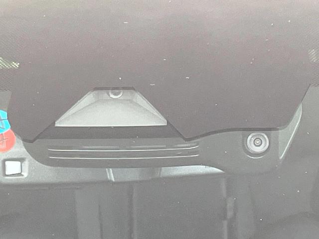 ヤリスクロス ハイブリッドZ 禁煙車 4WD 衝突軽減装置 純正ディスプレイオーディオ 全周囲カメラ レーダークルーズ 寒冷地仕様 ハーフレザーシート 前席シートヒーター ブラインドスポットモニター ヘッドアップディスプレイ(5枚目)