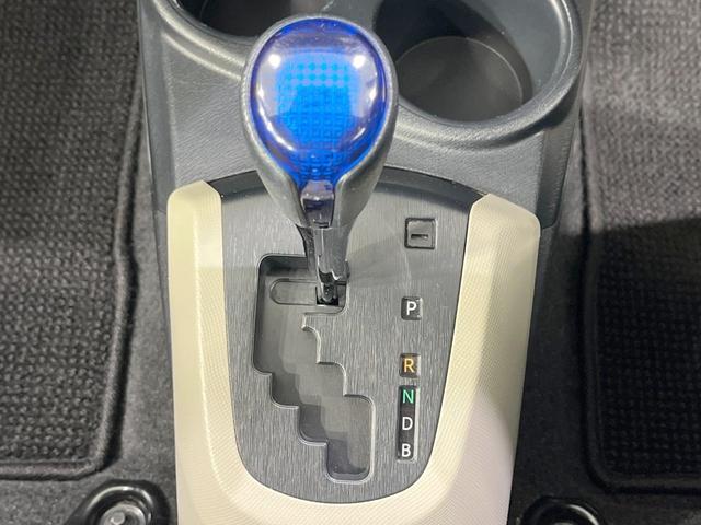 アクア G 禁煙車 寒冷地仕様 スマートキー オートライト 純正15インチアルミ CD パワーウインドウ パワーステアリング 電動格納ミラー オートエアコン(24枚目)