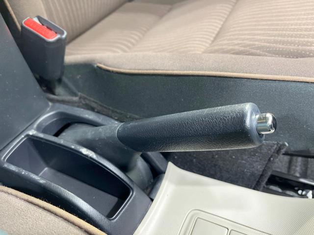 アクア G 禁煙車 寒冷地仕様 スマートキー オートライト 純正15インチアルミ CD パワーウインドウ パワーステアリング 電動格納ミラー オートエアコン(25枚目)