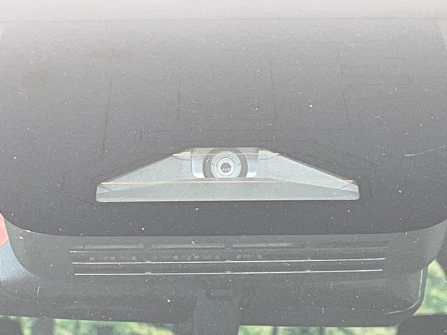 ヴォクシー Ｓ－Ｚ　禁煙車　衝突軽減装置　純正１０．５型ディスプレイオーディオ　両側電動スライド　レーダークルーズ　３眼ＬＥＤヘッド　ＥＴＣ　ＣＤ　ＤＶＤキッド　ハーフレザーシート　デジタルインナーミラー（5枚目）