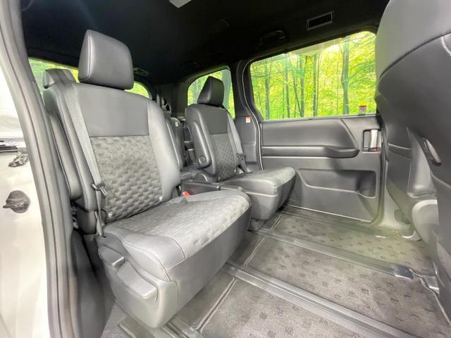 ヴォクシー Ｓ－Ｚ　禁煙車　衝突軽減装置　純正１０．５型ディスプレイオーディオ　両側電動スライド　レーダークルーズ　３眼ＬＥＤヘッド　ＥＴＣ　ＣＤ　ＤＶＤキッド　ハーフレザーシート　デジタルインナーミラー（9枚目）