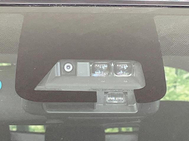 【トヨタセーフティセンス】走行中に前方の車両等を認識し、衝突しそうな時は警報とブレーキで衝突回避と被害軽減をアシスト。より安全にドライブをお楽しみいただけます。