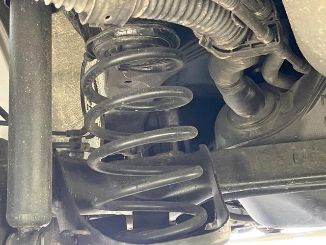 お車を安心してお乗りいただく為には、足回りの定期点検が欠かせません。サービスサポート（有償保証）では無料点検もご提供しており、安心のカーライフをお過ごしいただけるサポート体制が整っています。