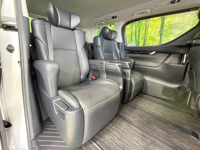 アルファード ２．５Ｓ　Ｃパッケージ　禁煙車　モデリスタエアロ　後席モニター　ＢＩＧ－Ｘ１１型　衝突軽減装置　両側電動スライド　シートベンチレーション　３眼ヘッドライト　レーダークルーズ　バックカメラ　ステアリングヒーター　ＥＴＣ（9枚目）