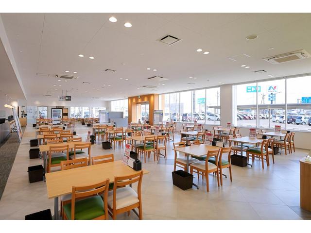 ミラココア ココアＬ　禁煙車　ＥＴＣ　ＣＤ　アイドリングストップ　盗難防止装置　横滑り防止装置　電動格納ミラー　パワーウィンドウ　プライバシーガラス　衝突安全ボディ　エアコン　キーレスエントリー（68枚目）