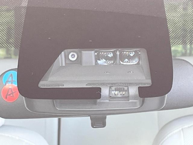 アクア クロスオーバー 禁煙車 純正9型ナビ バックカメラ 衝突軽減装置 レザーシート コーナーセンサー スマートキー LEDヘッド ETC オートハイビーム 車線逸脱警報 オートライト オートエアコン 純正16インチAW(5枚目)