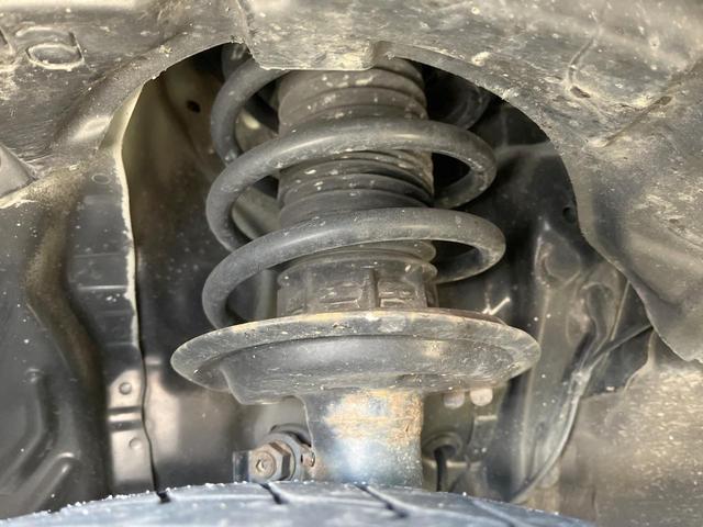 アクア クロスオーバー 禁煙車 純正9型ナビ バックカメラ 衝突軽減装置 レザーシート コーナーセンサー スマートキー LEDヘッド ETC オートハイビーム 車線逸脱警報 オートライト オートエアコン 純正16インチAW(20枚目)