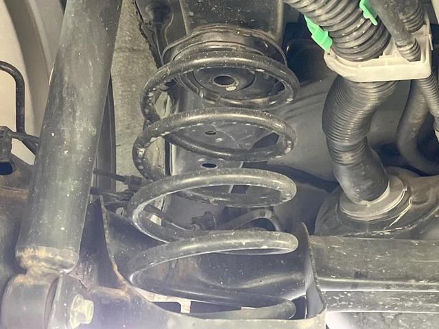 アクア クロスオーバー 禁煙車 純正9型ナビ バックカメラ 衝突軽減装置 レザーシート コーナーセンサー スマートキー LEDヘッド ETC オートハイビーム 車線逸脱警報 オートライト オートエアコン 純正16インチAW(23枚目)