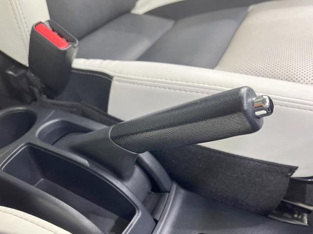 アクア クロスオーバー 禁煙車 純正9型ナビ バックカメラ 衝突軽減装置 レザーシート コーナーセンサー スマートキー LEDヘッド ETC オートハイビーム 車線逸脱警報 オートライト オートエアコン 純正16インチAW(25枚目)