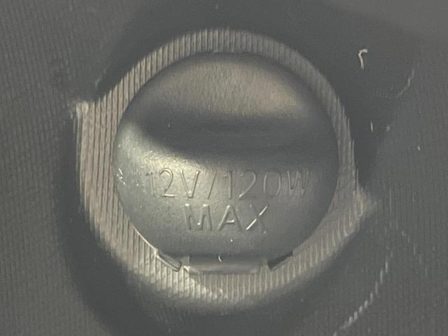 アクア クロスオーバー 禁煙車 純正9型ナビ バックカメラ 衝突軽減装置 レザーシート コーナーセンサー スマートキー LEDヘッド ETC オートハイビーム 車線逸脱警報 オートライト オートエアコン 純正16インチAW(41枚目)