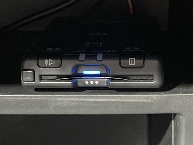 ノート ｅ－パワー　メダリスト　禁煙車　純正ナビ　バックカメラ　衝突軽減装置　ハーフレザーシート　スマートキー　ＬＥＤヘッド　ＥＴＣ　車線逸脱警報　オートライト　オートエアコン　純正１５インチアルミ　Ｂｌｕｅｔｏｏｔｈ（6枚目）