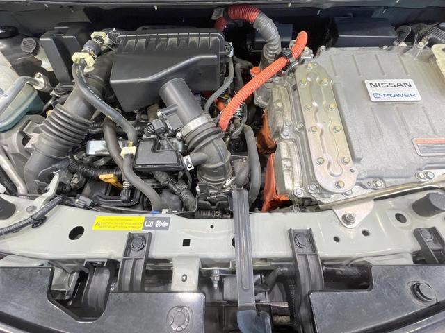 ノート ｅ－パワー　メダリスト　禁煙車　純正ナビ　バックカメラ　衝突軽減装置　ハーフレザーシート　スマートキー　ＬＥＤヘッド　ＥＴＣ　車線逸脱警報　オートライト　オートエアコン　純正１５インチアルミ　Ｂｌｕｅｔｏｏｔｈ（18枚目）