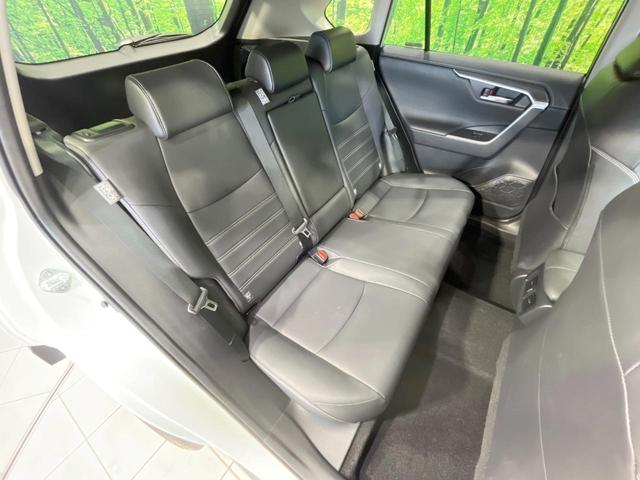RAV4 G Zパッケージ 禁煙車 4WD モデリスタエアロ 純正9型ナビ 衝突軽減装置 レーダークルーズ バックカメラ シートヒーター 合皮シート パワーバックドア LEDヘッド 純正19インチアルミ 置くだけ充電 ETC(9枚目)