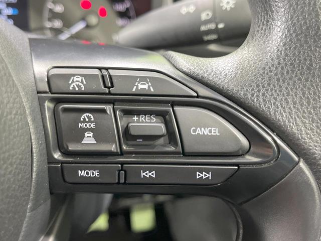 ヤリス X 禁煙車 4WD 衝突軽減装置 SDナビ バックカメラ 寒冷地仕様 レーダークルーズ ETC スマートキー オートハイビーム クリアランスソナー Bluetooth再生 オートライト 電動格納ミラー(6枚目)