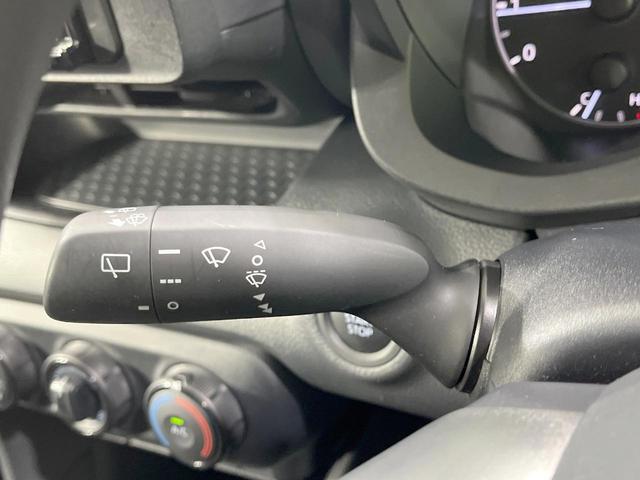 ヤリス X 禁煙車 4WD 衝突軽減装置 SDナビ バックカメラ 寒冷地仕様 レーダークルーズ ETC スマートキー オートハイビーム クリアランスソナー Bluetooth再生 オートライト 電動格納ミラー(36枚目)