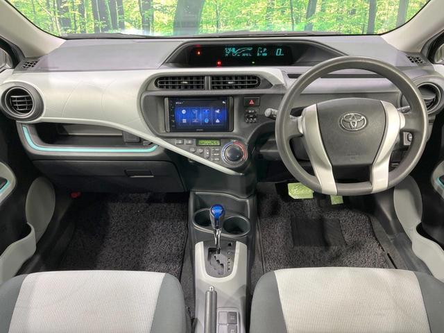アクア S 禁煙車 スマートキー LEDヘッド ETC ディスプレイオーディオ オートライト オートエアコン Bluetooth CD再生 LEDフォグ 衝突安全ボディ ドアバイザー 盗難防止システム(2枚目)