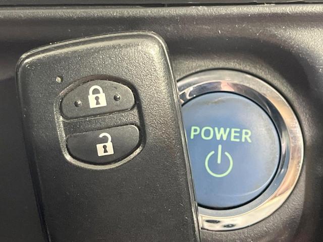 アクア S 禁煙車 スマートキー LEDヘッド ETC ディスプレイオーディオ オートライト オートエアコン Bluetooth CD再生 LEDフォグ 衝突安全ボディ ドアバイザー 盗難防止システム(4枚目)