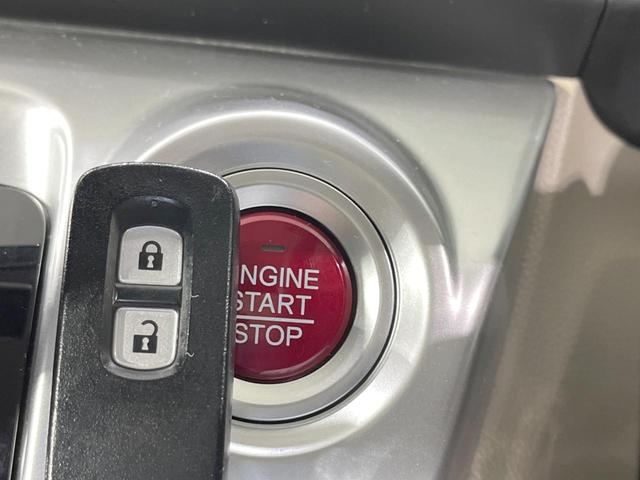 N-WGN G 禁煙車 4WD スマートキー 前席シートヒーター アイドリングストップ オートエアコン CD 電動格納ミラー プライバシーガラス 盗難防止装置 横滑り防止機能 ドアバイザー 衝突安全ボディ(4枚目)