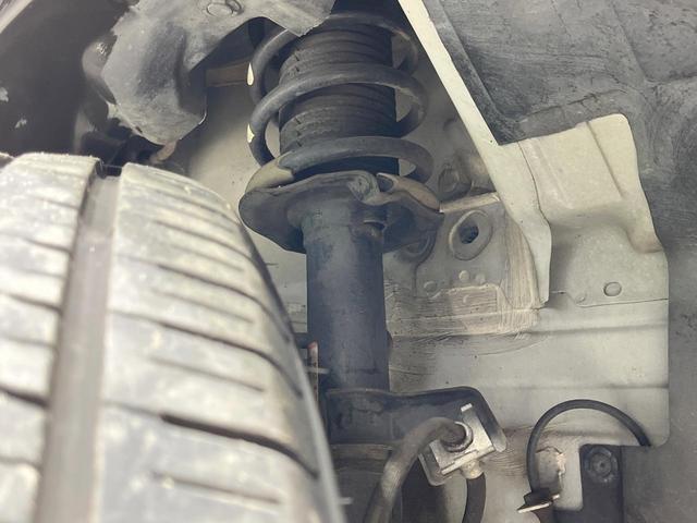 ノート メダリスト　エマージェンシーブレーキパッケージ　禁煙車　純正ナビ　全周囲カメラ　衝突軽減装置　ハーフレザーシート　スマートキー　ＥＴＣ　オートライト　オートエアコン　Ｂｌｕｅｔｏｏｔｈ　ＣＤ　ＤＶＤ再生　地デジ　車線逸脱警報　横滑り防止装置（20枚目）