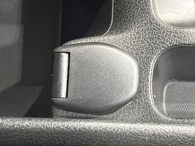 ノート メダリスト　エマージェンシーブレーキパッケージ　禁煙車　純正ナビ　全周囲カメラ　衝突軽減装置　ハーフレザーシート　スマートキー　ＥＴＣ　オートライト　オートエアコン　Ｂｌｕｅｔｏｏｔｈ　ＣＤ　ＤＶＤ再生　地デジ　車線逸脱警報　横滑り防止装置（34枚目）