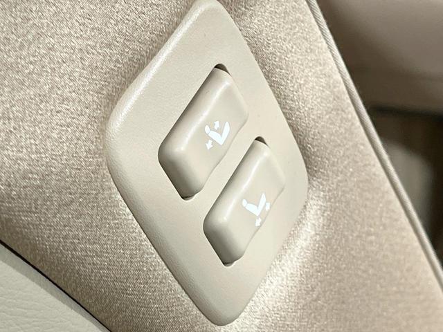 クラウン ロイヤルサルーンi-Four 禁煙車 純正ナビ 4WD バックカメラ ドラレコ スマートキー HIDヘッド ビルトインETC クルコン オートライト デュアルエアコン 純正16インチアルミ CD 地デジ(38枚目)