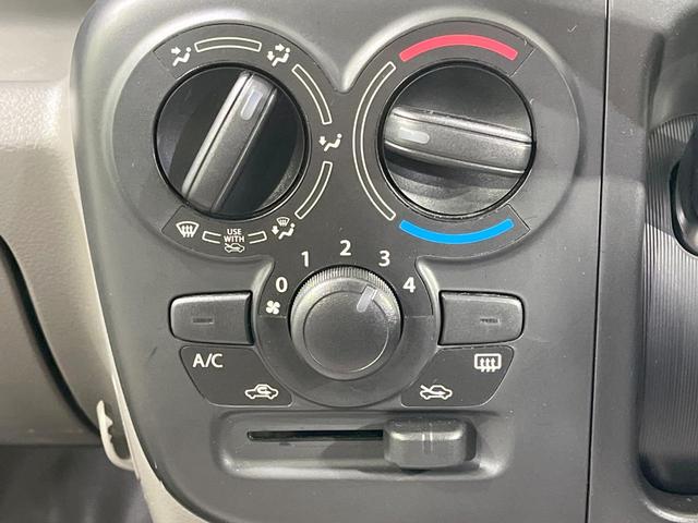 エブリイ PA 禁煙車 4WD 両側スライドドア パワーステアリング 衝突安全ボディ プライバシーガラス ABS エアコン FM/AMラジオ ハイルーフ オーバーヘッドシェルフ 盗難防止装置(5枚目)