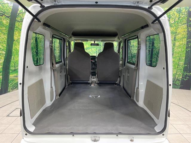 エブリイ PA 禁煙車 4WD 両側スライドドア パワーステアリング 衝突安全ボディ プライバシーガラス ABS エアコン FM/AMラジオ ハイルーフ オーバーヘッドシェルフ 盗難防止装置(8枚目)