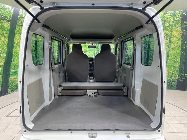 エブリイ PA 禁煙車 4WD 両側スライドドア パワーステアリング 衝突安全ボディ プライバシーガラス ABS エアコン FM/AMラジオ ハイルーフ オーバーヘッドシェルフ 盗難防止装置(31枚目)