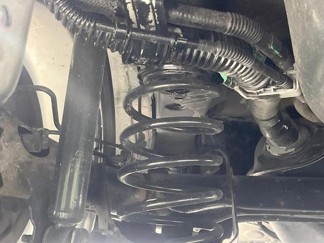 お車を安心してお乗りいただく為には、足回りの定期点検が欠かせません。サービスサポート（有償保証）では無料点検もご提供しており、安心のカーライフをお過ごしいただけるサポート体制が整っています。