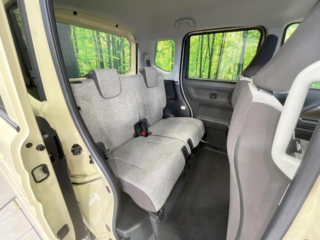 後部座席も気になるようなキズ・汚れやへたり等、大きなダメージはなく、良好な状態です。