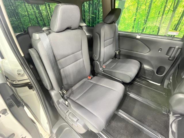 後部座席も気になるようなキズ・汚れやへたり等、大きなダメージはなく、良好な状態です。