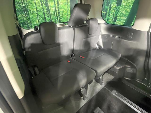 ３列目シートはもちろん状態良好☆大人でもゆったりと座って頂けますので、大人数でのお出かけもラクラクです♪ご家族で、気の知れた仲間で、ドライブに行くのが楽しみですね♪