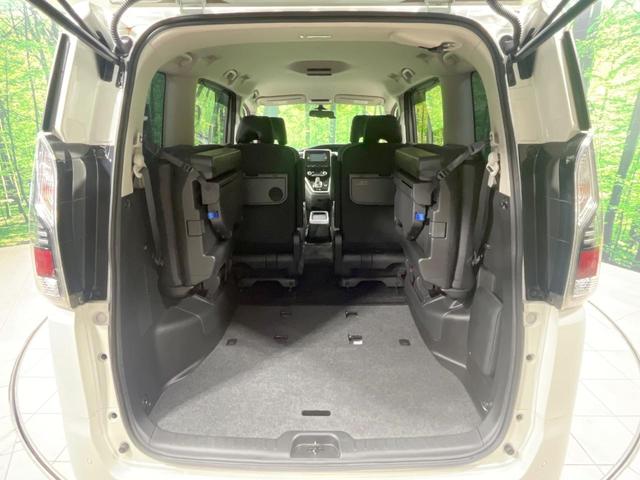 後席を格納すると、これだけの広さが！シーンに合わせたシートアレンジで、大きな荷物も積むことが出来ます♪