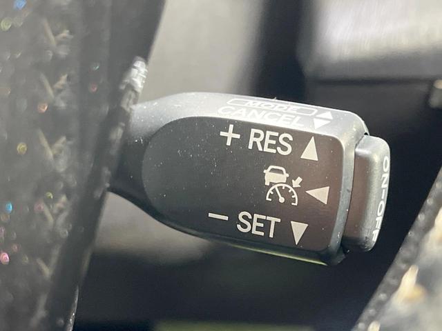 【レーダークルーズコントロール】高速道路での長距離走行が楽に！！自動で速度を保つクルーズコントロールが、衝突軽減システムと連携し、前方の車両を感知して車間を保つように速度調節してくれます！！