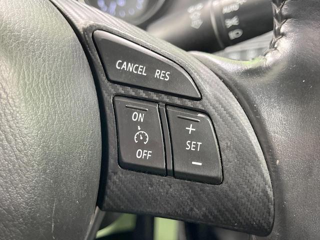 【クルーズコントロール】高速道路もラクラク走行。アクセルを離しても一定速度で走行ができ、長距離運転時の負担を軽減！加速・減速も簡単なスイッチ操作で調整できます。