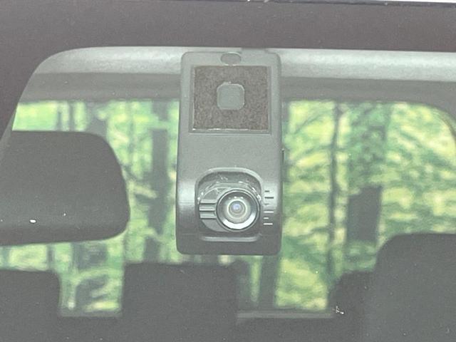 【ドライブレコーダー】安心・安全なカーライフに必須のドライブレコーダーを装備！走行中はもちろん、あおり運転や事故に遭遇した際の状況も映像で記録し、万一のリスクに備えます。