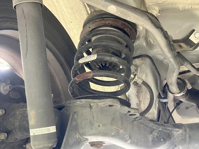 お車を安心してお乗りいただく為には、足回りの定期点検が欠かせません。サービスサポート（有償保証）では無料点検もご提供しており、安心のカーライフをお過ごしいただけるサポート体制が整っています。