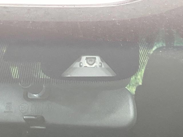 フリード Ｇブラックスタイル　４ＷＤ　純正ナビ　衝突軽減装置　両側電動スライド　レーダークルーズ　フルセグ　ＬＥＤヘッド　Ｂｌｕｅｔｏｏｔｈ再生　純正１５インチアルミ　オートライト　オートエアコン　ＤＶＤ／ＣＤ再生（5枚目）