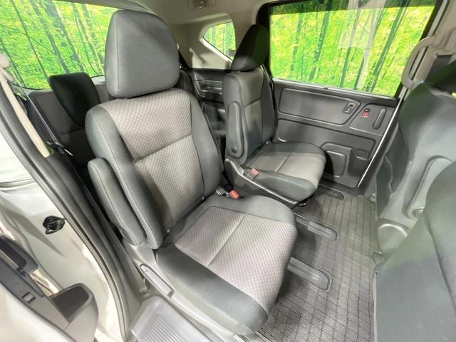 フリード Ｇブラックスタイル　４ＷＤ　純正ナビ　衝突軽減装置　両側電動スライド　レーダークルーズ　フルセグ　ＬＥＤヘッド　Ｂｌｕｅｔｏｏｔｈ再生　純正１５インチアルミ　オートライト　オートエアコン　ＤＶＤ／ＣＤ再生（9枚目）