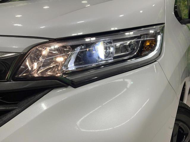 フリード Ｇブラックスタイル　４ＷＤ　純正ナビ　衝突軽減装置　両側電動スライド　レーダークルーズ　フルセグ　ＬＥＤヘッド　Ｂｌｕｅｔｏｏｔｈ再生　純正１５インチアルミ　オートライト　オートエアコン　ＤＶＤ／ＣＤ再生（13枚目）