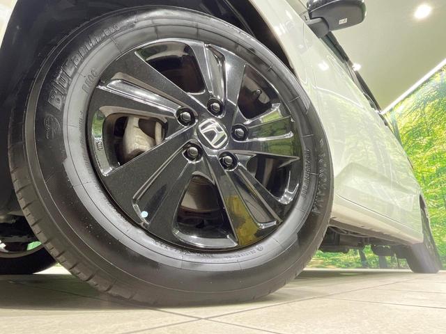 フリード Ｇブラックスタイル　４ＷＤ　純正ナビ　衝突軽減装置　両側電動スライド　レーダークルーズ　フルセグ　ＬＥＤヘッド　Ｂｌｕｅｔｏｏｔｈ再生　純正１５インチアルミ　オートライト　オートエアコン　ＤＶＤ／ＣＤ再生（14枚目）