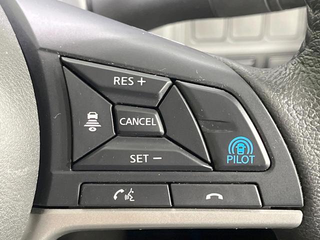 セレナ ｅ－パワー　ハイウェイスターＶ　アーバンクロム　禁煙車　後席モニター　純正１０型ナビ　全周囲カメラ　プロパイロット　衝突軽減装置　両側電動スライドドア　ドラレコ　ＥＴＣ　コーナーセンサー　ＬＥＤヘッドライト　オートハイビーム　オートライト（6枚目）