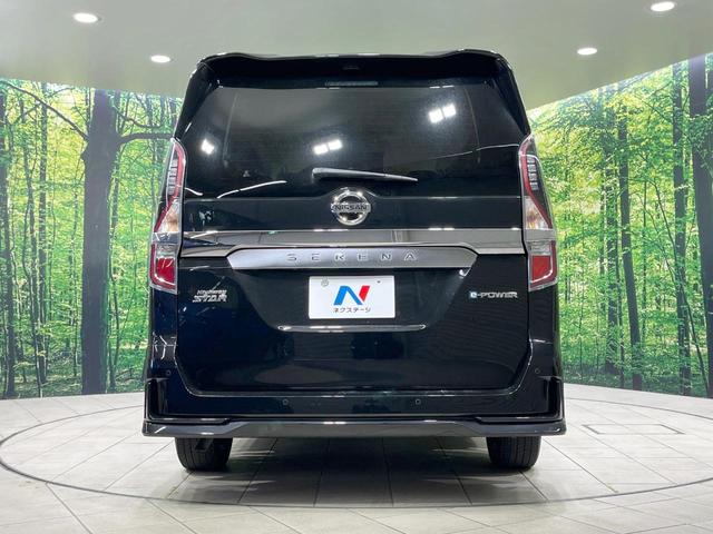 セレナ ｅ－パワー　ハイウェイスターＶ　アーバンクロム　禁煙車　後席モニター　純正１０型ナビ　全周囲カメラ　プロパイロット　衝突軽減装置　両側電動スライドドア　ドラレコ　ＥＴＣ　コーナーセンサー　ＬＥＤヘッドライト　オートハイビーム　オートライト（16枚目）