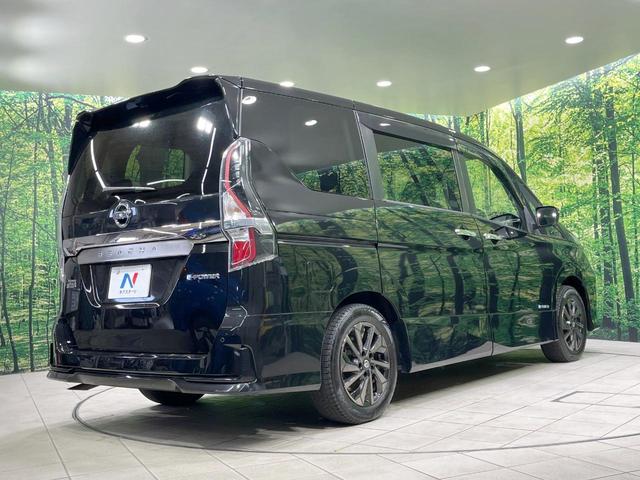 セレナ ｅ－パワー　ハイウェイスターＶ　アーバンクロム　禁煙車　後席モニター　純正１０型ナビ　全周囲カメラ　プロパイロット　衝突軽減装置　両側電動スライドドア　ドラレコ　ＥＴＣ　コーナーセンサー　ＬＥＤヘッドライト　オートハイビーム　オートライト（17枚目）
