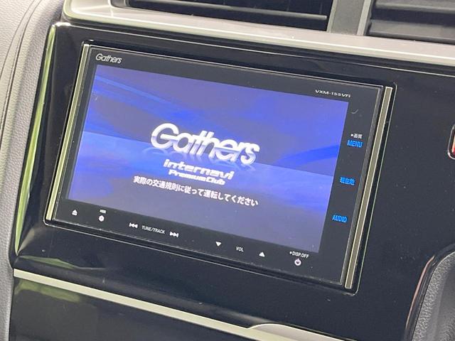 フィットハイブリッド Ｌパッケージ　禁煙車　純正ナビ　バックカメラ　衝突軽減装置　ドラレコ　ＥＴＣスマートキー　ＬＥＤヘッドライト　クルコン　オートライト　ハーフレザー　オートエアコン　Ｂｌｕｅｔｏｏｔｈ　ＣＤ／ＤＶＤ再生（3枚目）